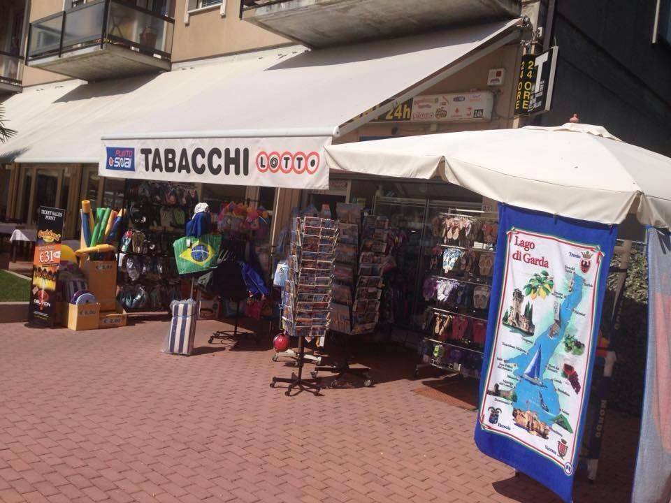 Tabaccheria in in vendita da privato a Desenzano del Garda lungolago Cesare Battisti