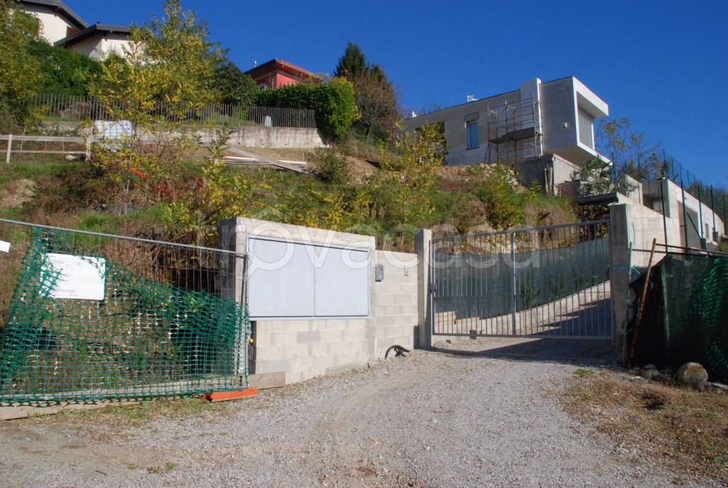 Villa Bifamiliare in vendita a Montano Lucino via Gelada
