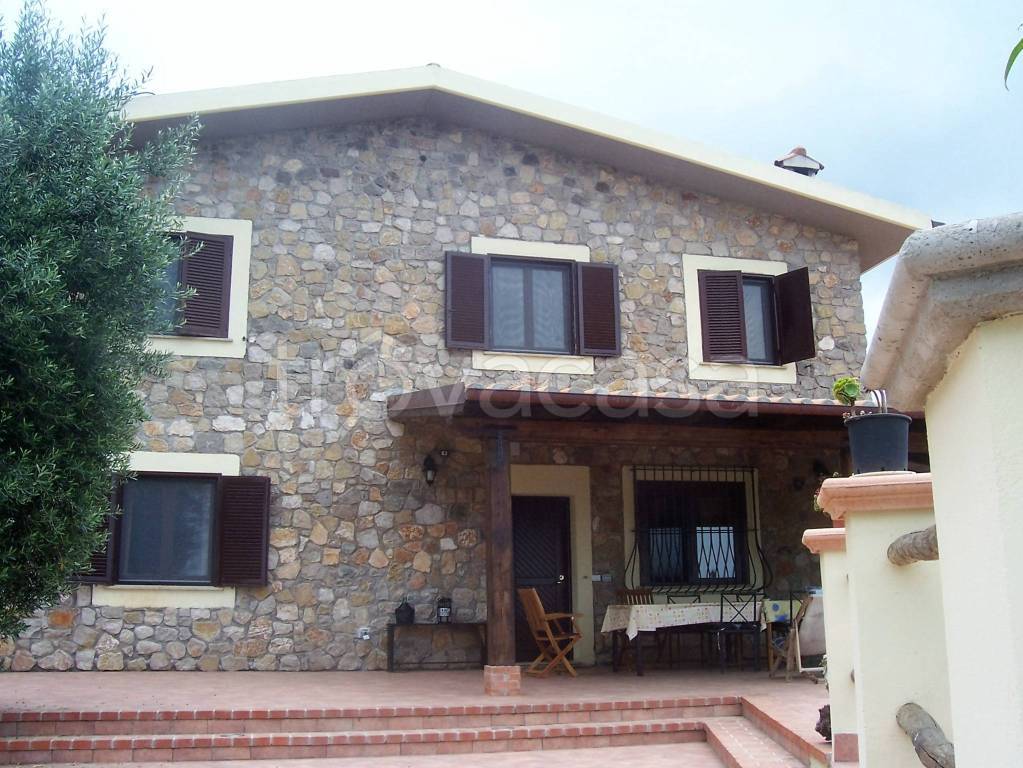 Villa in vendita a Terracina strada Campo Soriano