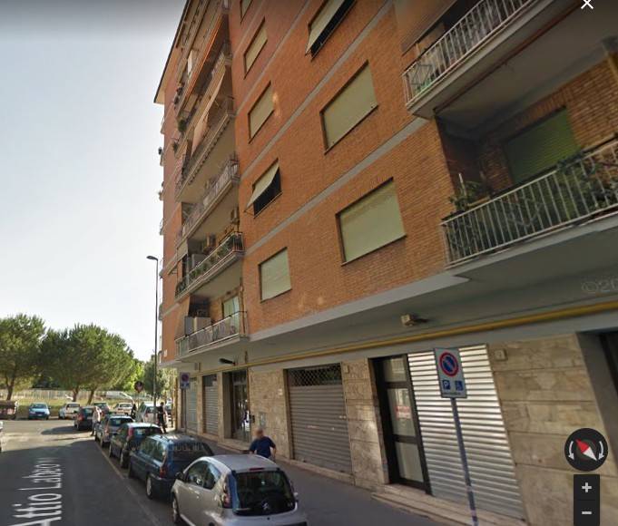Appartamento in vendita a Roma via Attio Labeone