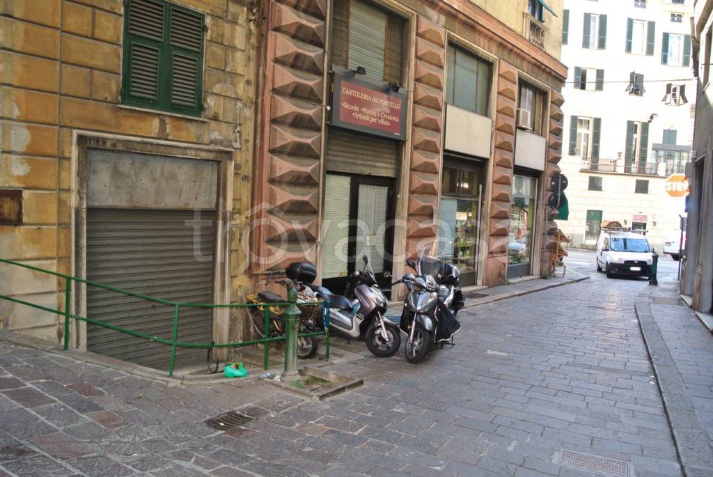 Magazzino in vendita a Genova piazza del Portello