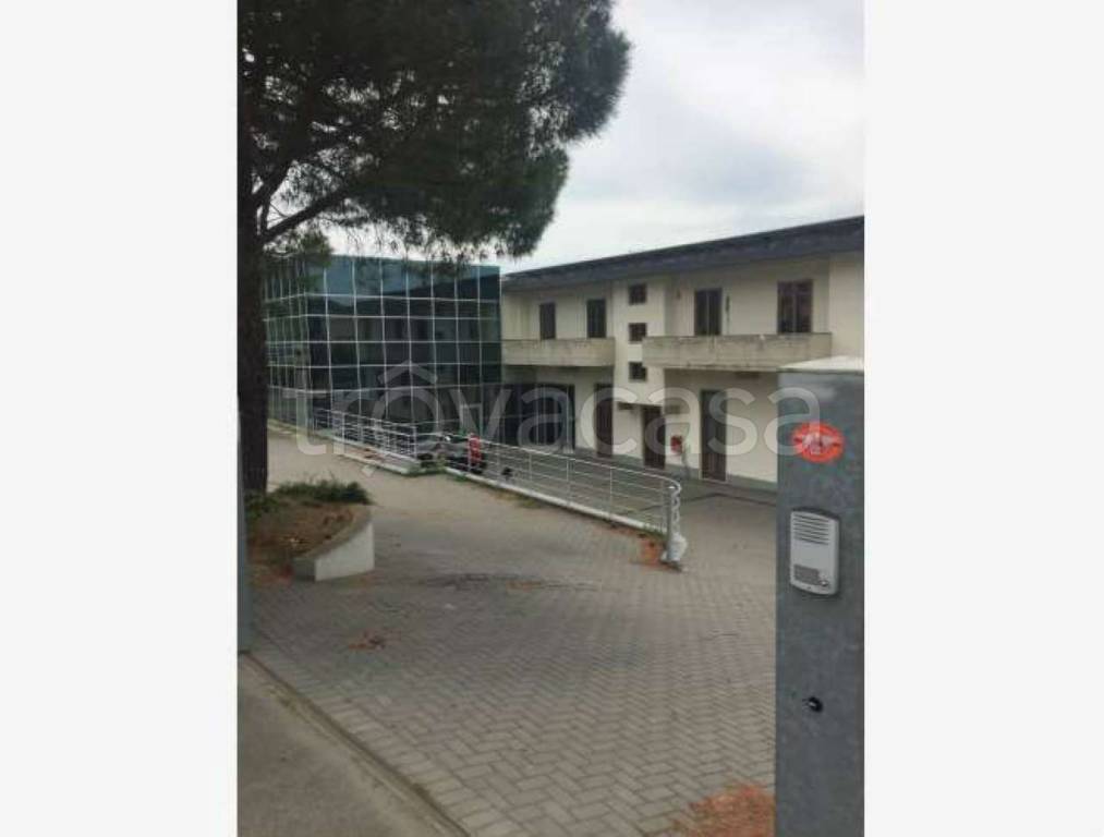 Capannone Industriale in vendita a Loro Ciuffenna via setteponti levante 71