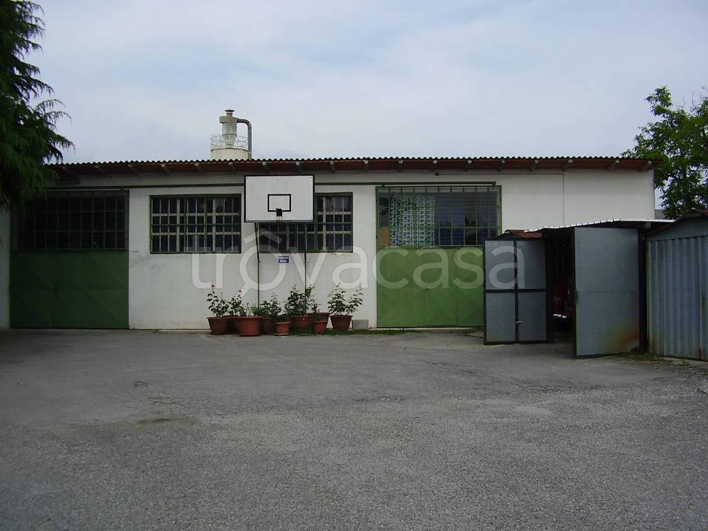 Magazzino in in vendita da privato a Manzano via Udine, 4