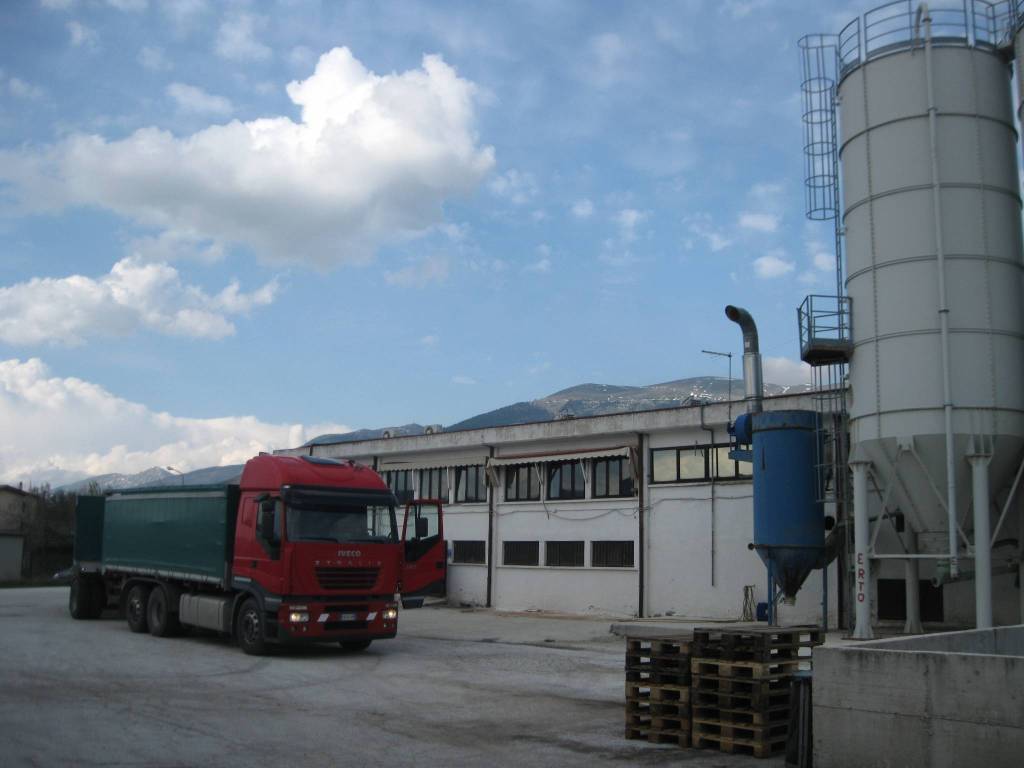 Capannone Industriale in in vendita da privato a Nocera Umbra via Fano, 2