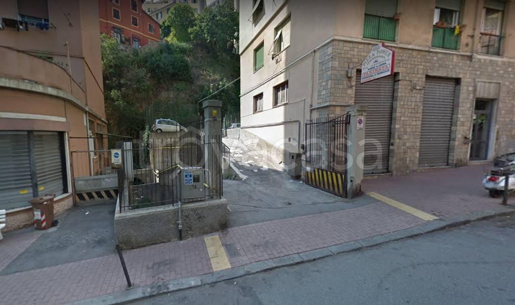 Garage in vendita a Genova via del Lagaccio