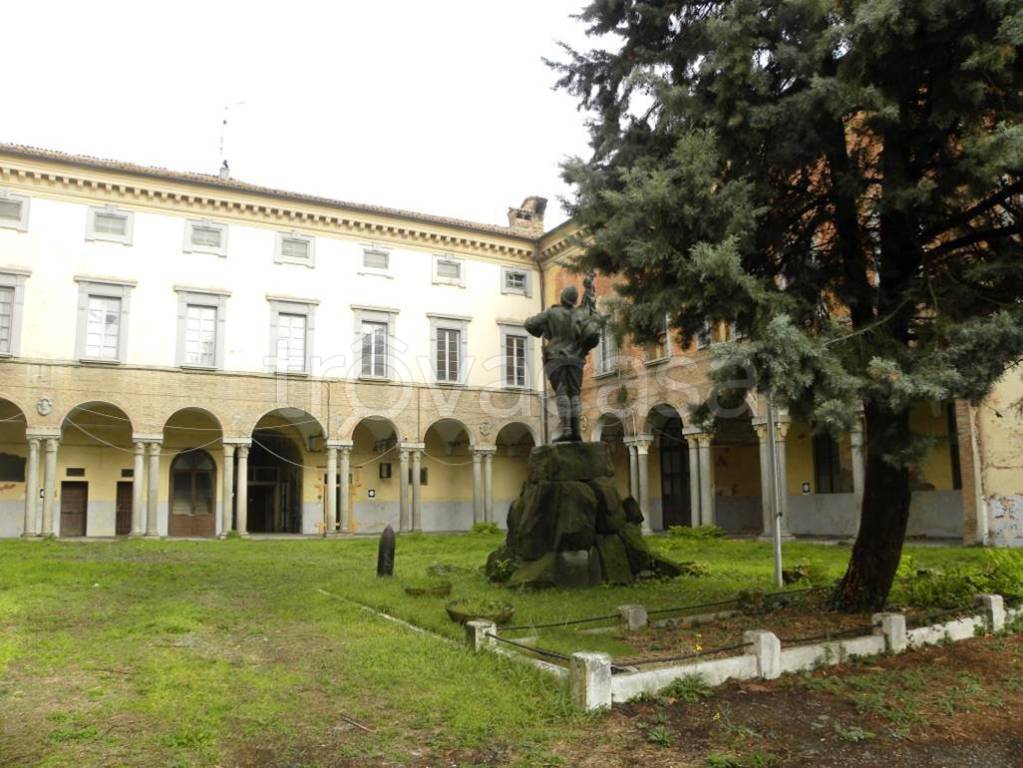 Intero Stabile in vendita a Piacenza via del Castello