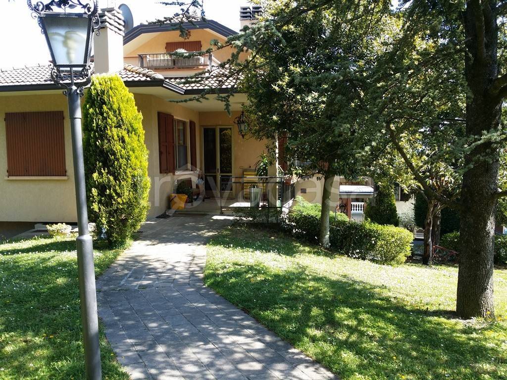 Villa in in vendita da privato a Neviano degli Arduini via Arturo Dardani, 1