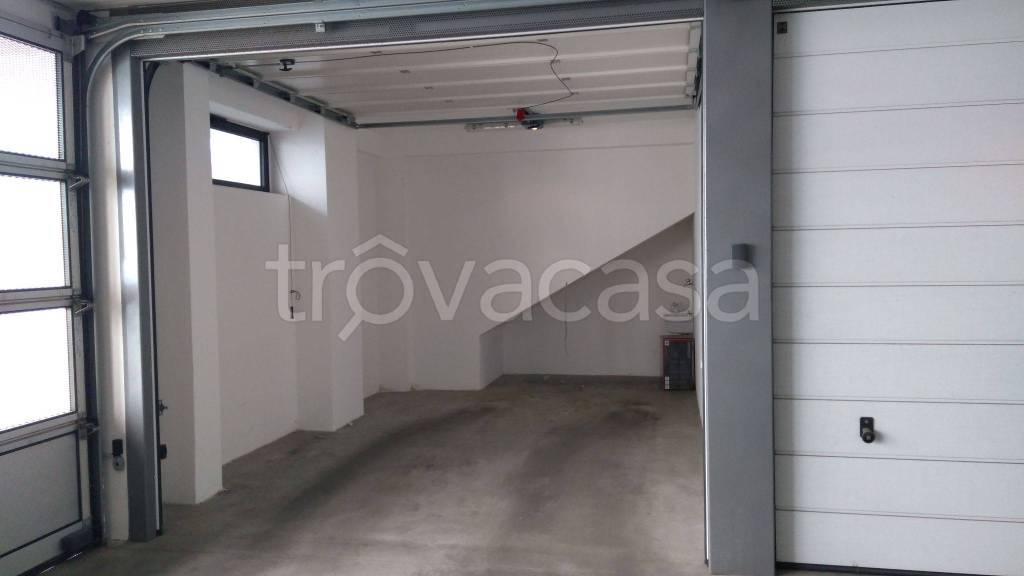 Garage in vendita a Pescara via Larino