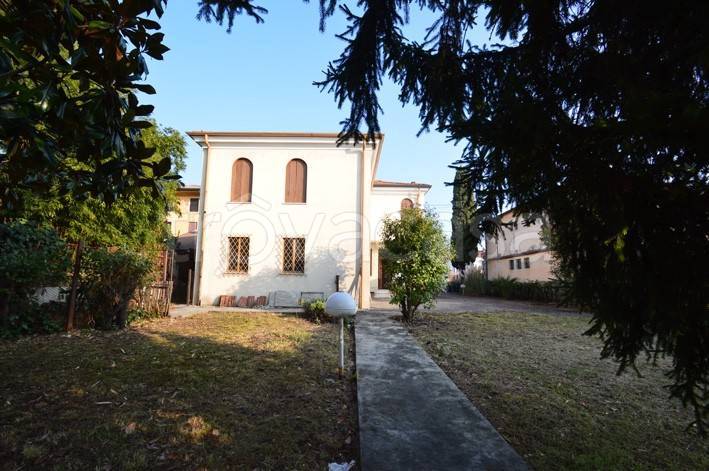 Villa in in vendita da privato a Thiene via Vittorio Veneto, 19