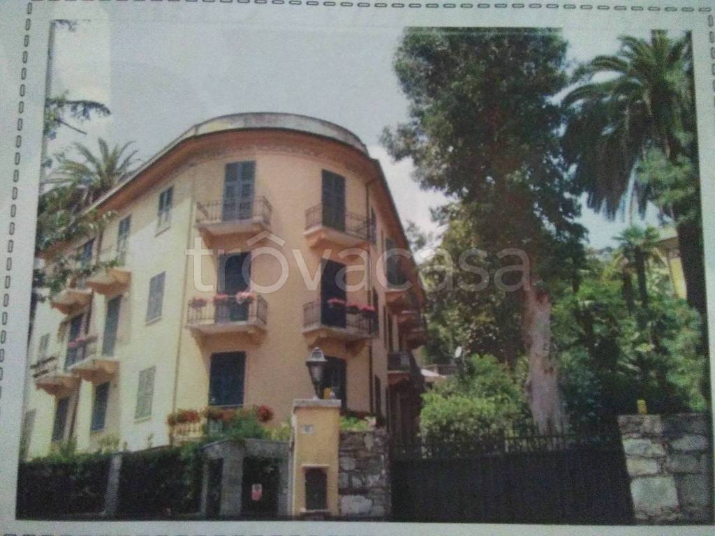 Villa Bifamiliare in vendita a Rapallo via Ponte Annibale