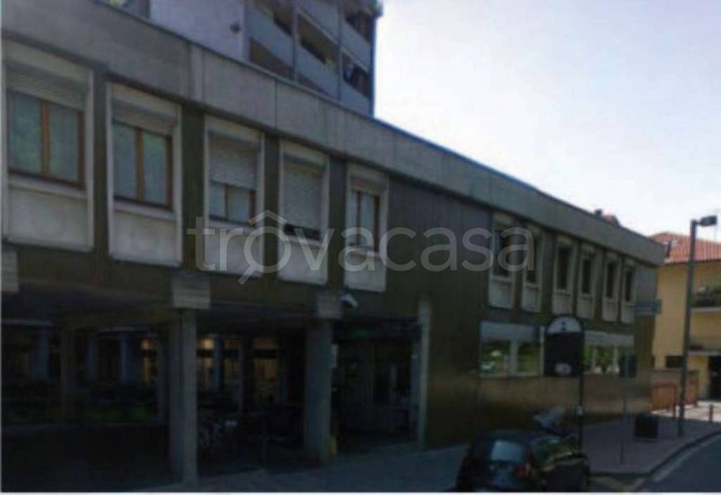 Filiale Bancaria in vendita a Senago piazza Borromeo 17