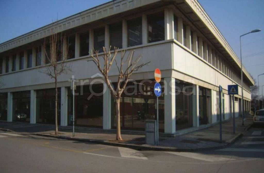 Negozio in vendita a Selvazzano Dentro via Padova 14