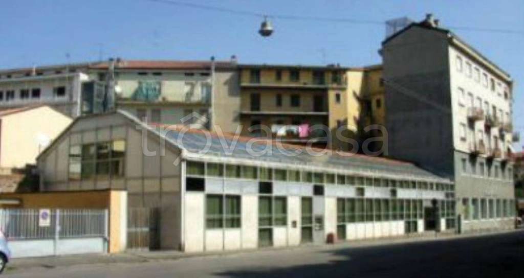 Negozio in vendita a Cremona via Montello 1