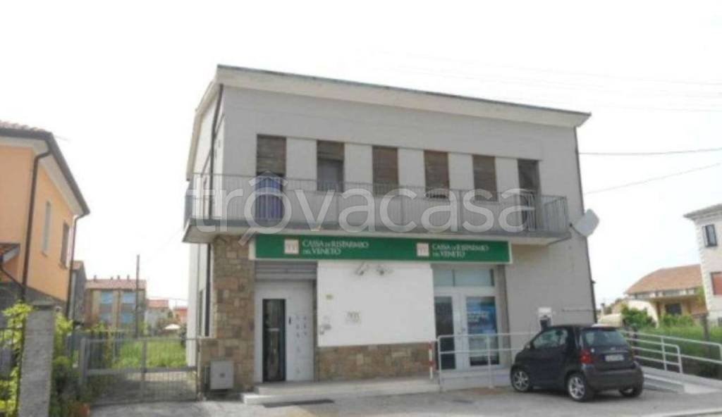 Filiale Bancaria in vendita a Villanova Marchesana via Roma 51