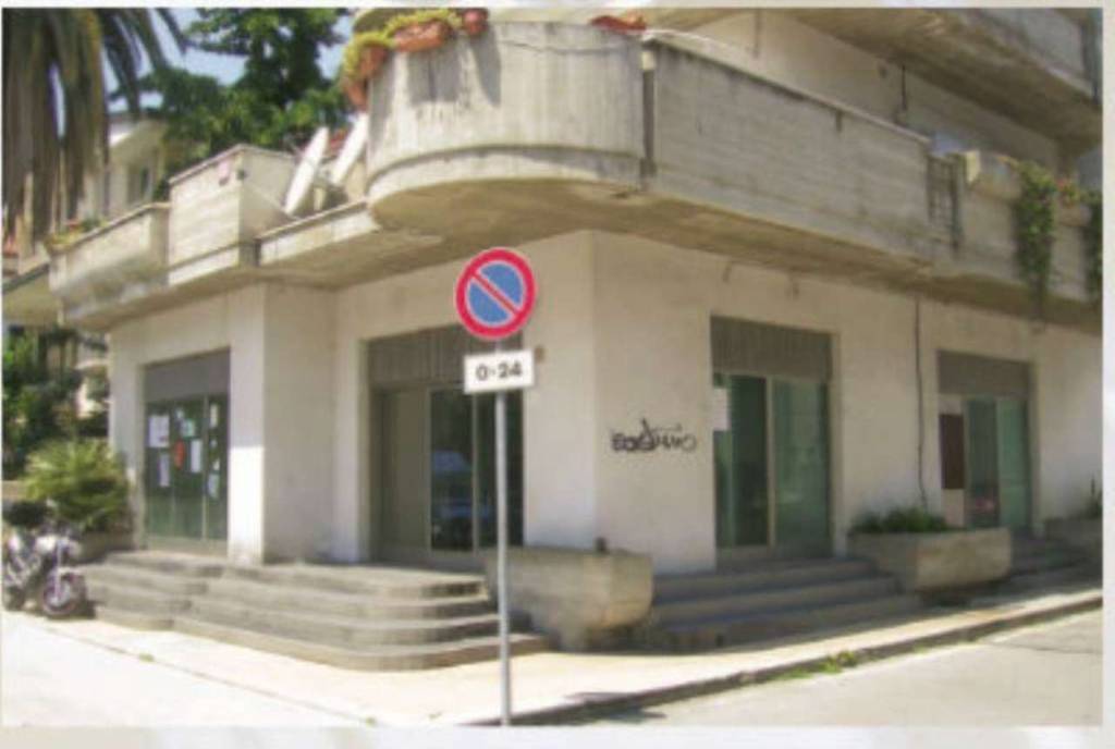 Negozio in vendita ad Alba Adriatica via della Vittoria 93