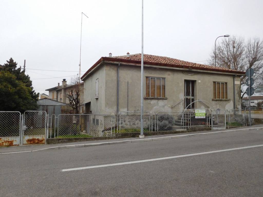 Villa in vendita a Villadose viale Giacomo Matteotti, 2
