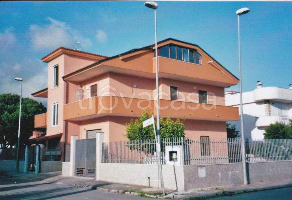 Villa Bifamiliare in in vendita da privato a Mondragone via dei Salici, 6