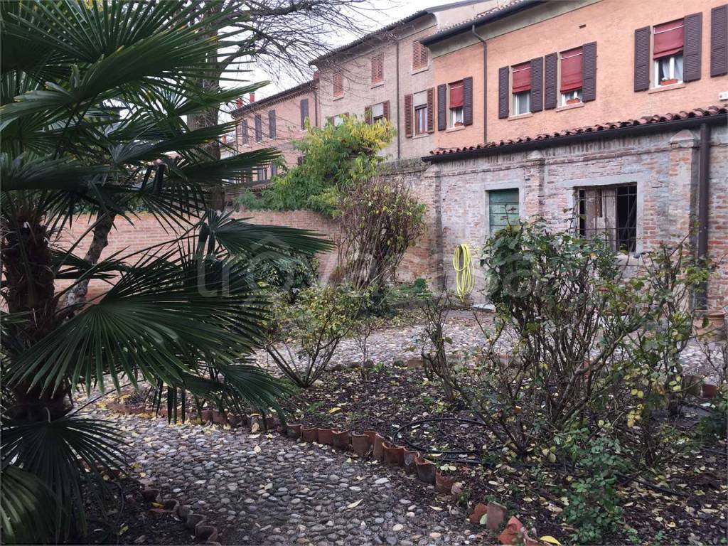 Appartamento in vendita a Ferrara via Beatrice d'Este, 82