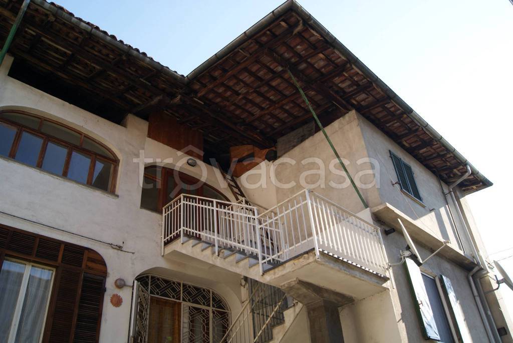 Appartamento in vendita a Quassolo via Giuseppe Garibaldi