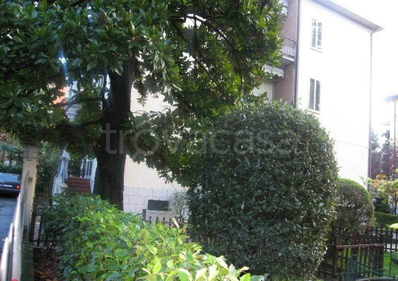 Villa Bifamiliare in vendita a Reggio nell'Emilia viale simonzzi laterale
