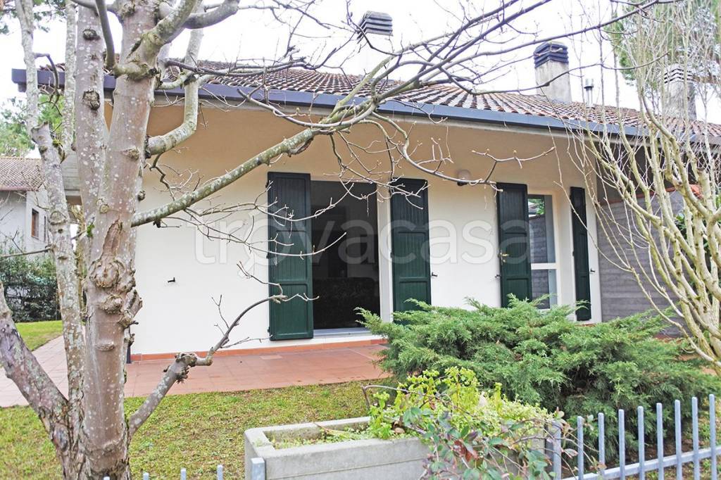 Villa Bifamiliare in vendita a Cervia via Senna