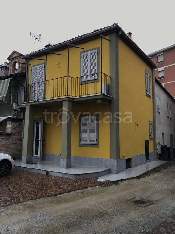Casa Indipendente in vendita ad Alba vicolo San Giovanni, 6A