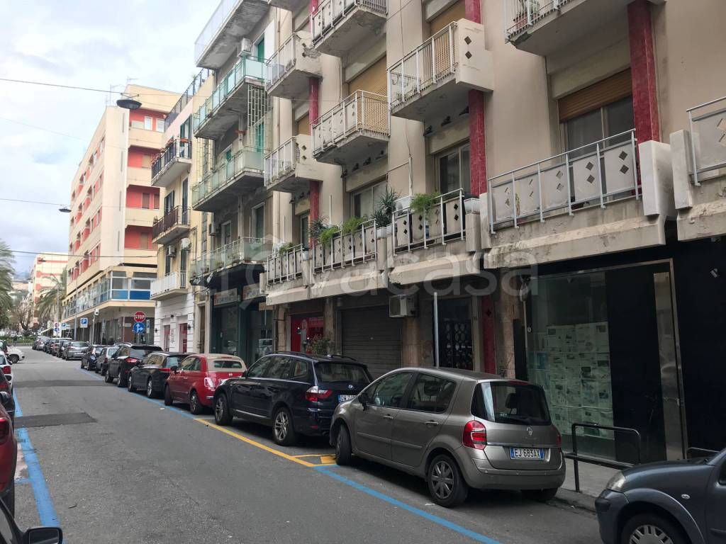 Negozio in vendita a Messina via Camiciotti