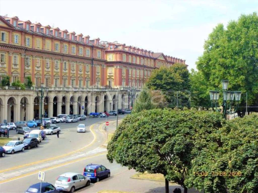 Negozio in affitto a Torino piazza statuto