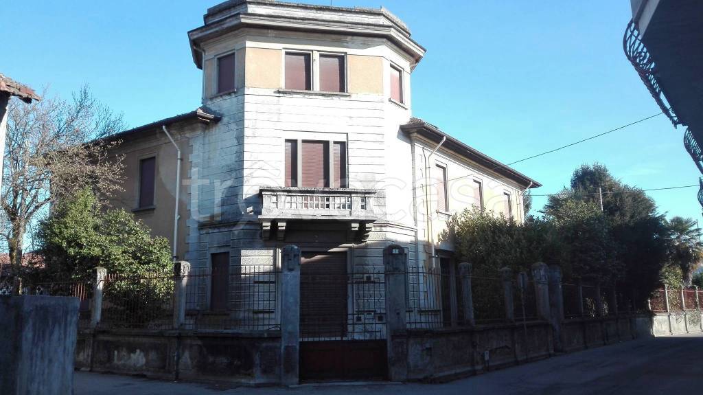Villa in vendita a Varallo Pombia via Selvigia