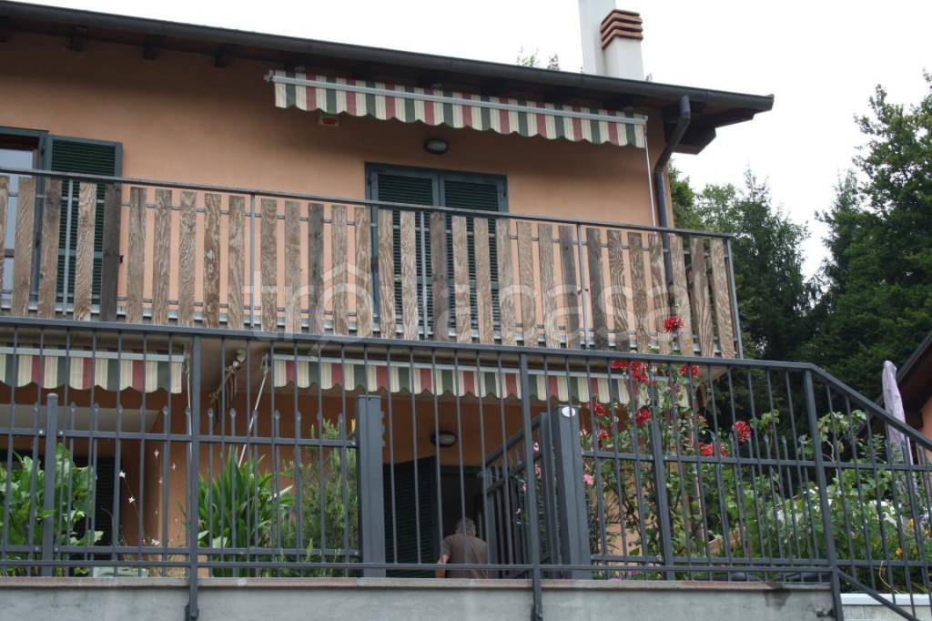 Appartamento in vendita ad Alta Valle Intelvi via Santi Nazaro e Celso, 15