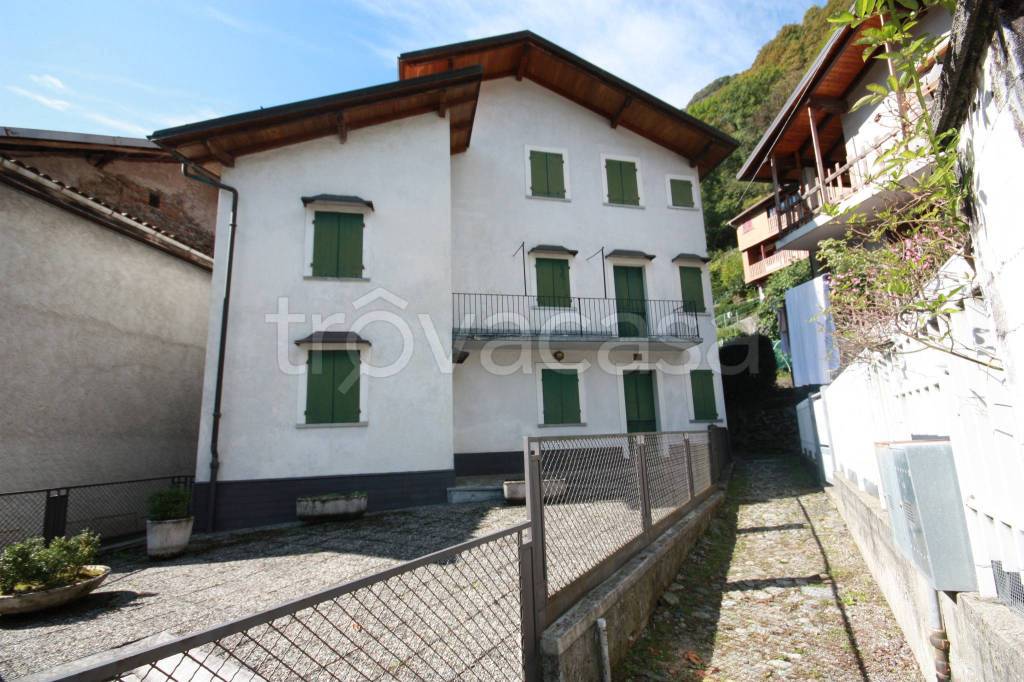Casa Indipendente in vendita a Varallo località Barattina