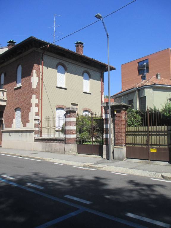 Villa Bifamiliare in vendita a Gallarate via Damiano Chiesa