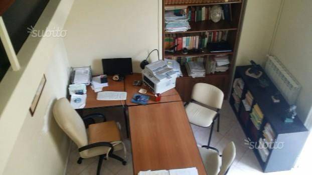 Ufficio in in affitto da privato a Napoli piazza Principe Umberto, 35