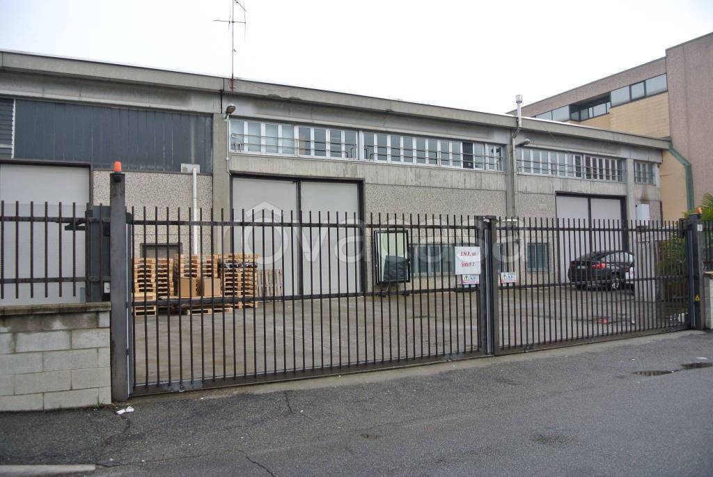 Capannone Industriale in in vendita da privato a Pogliano Milanese via San Pio da Pietrelcina