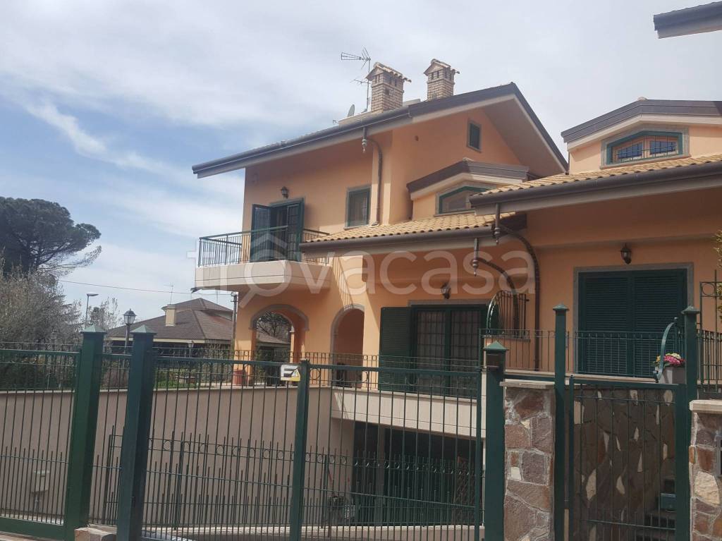 Villa a Schiera in vendita a Grottaferrata via Guglielmo Quattrucci, 68