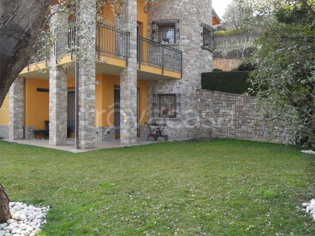 Villa in vendita a Palazzago via Cabacaccio