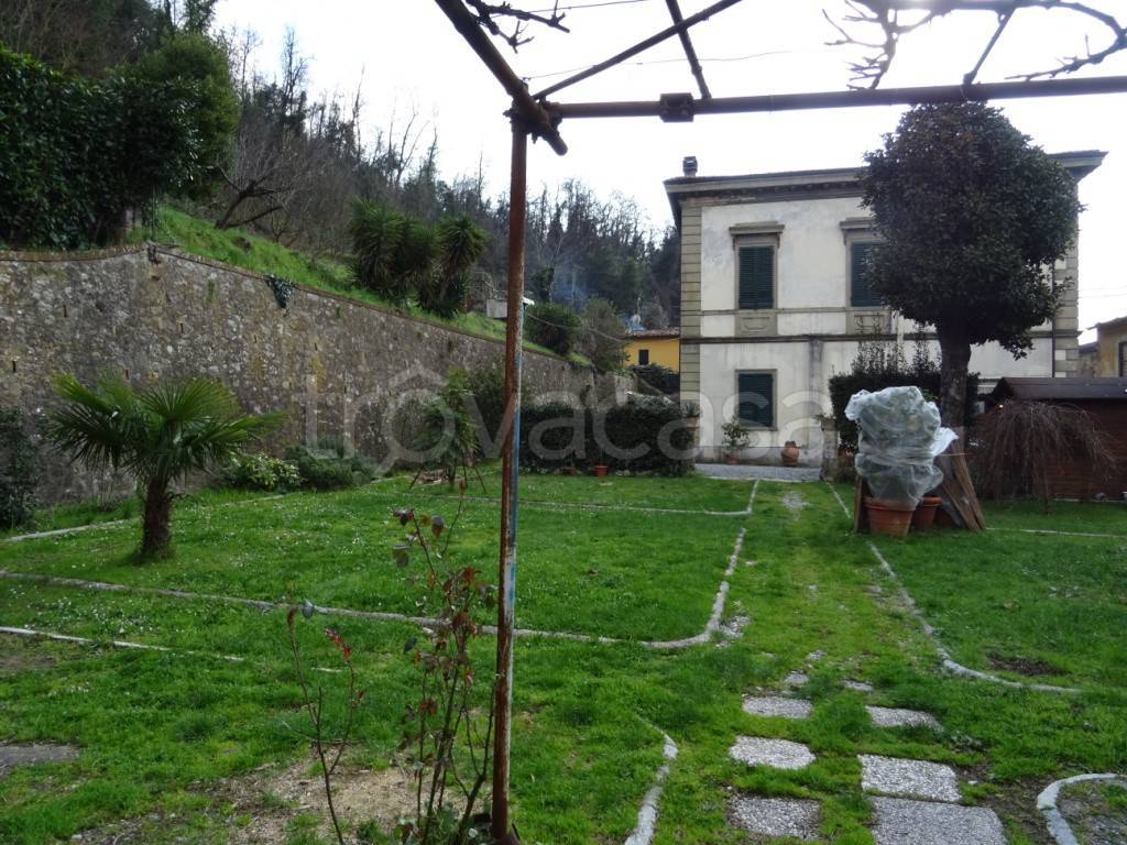 Villa Padronale in vendita a San Giuliano Terme strada Reg. Dell'Abetone e del Brennero