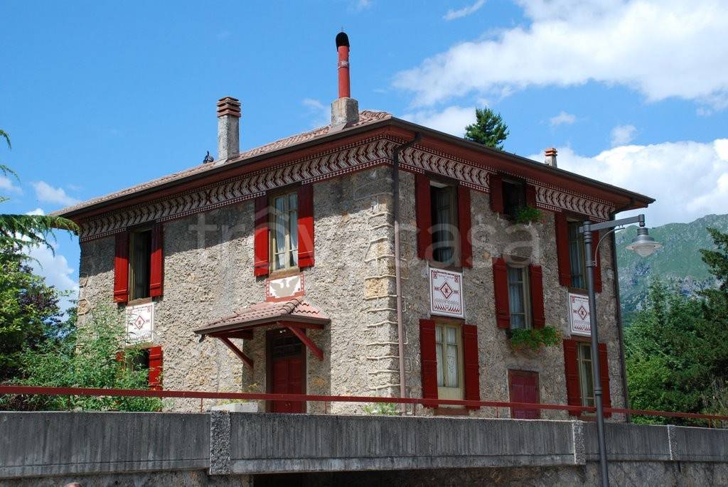 Villa in vendita a Castione della Presolana