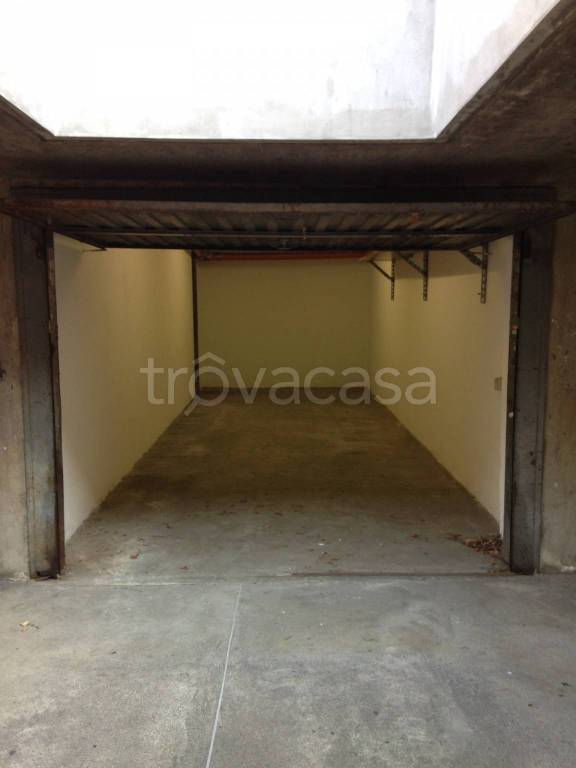 Garage in vendita a Monza via Gian Lorenzo Bernini