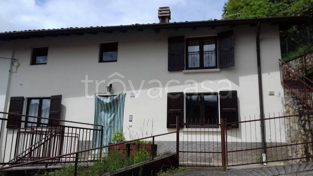 Casa Indipendente in vendita a Treviso Bresciano via Tito Speri, 11