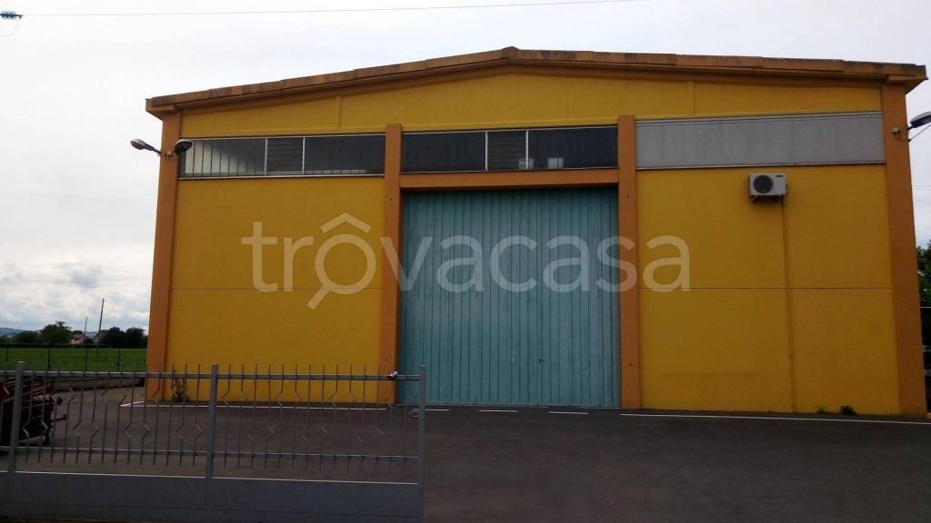 Capannone Industriale in vendita a Montechiarugolo via Lovetta