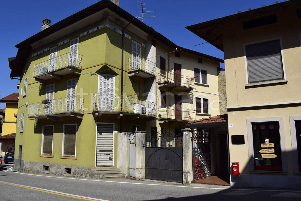 Casale in vendita a Massino Visconti