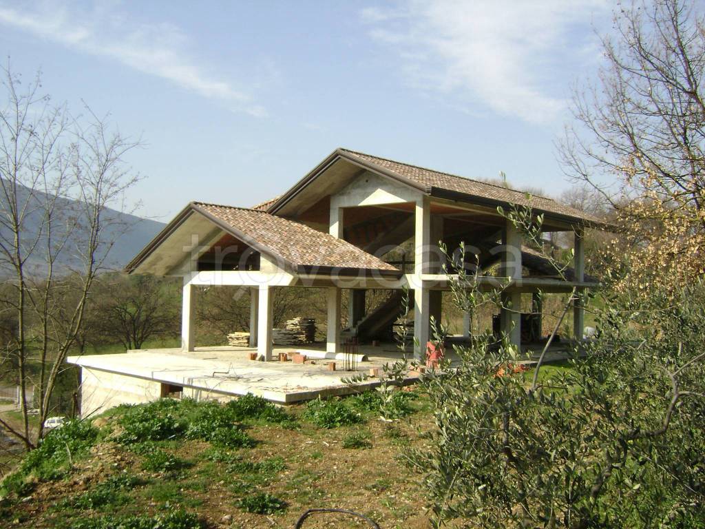 Villa Bifamiliare in vendita a Ceccano via Colle Campanaro
