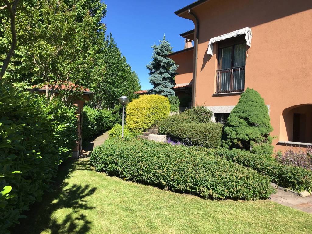 Villa in vendita a Jerago con Orago via Milano, 15