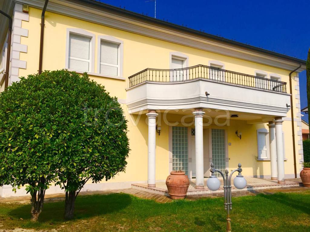 Casa Indipendente in vendita ad Alfonsine via Antonio Pezzi, 34