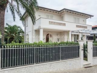 Villa in vendita a forte dei marmi via martiri sassaia