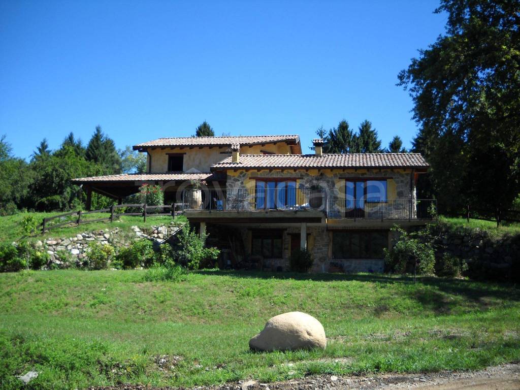 Villa in in vendita da privato a Bedero Valcuvia via Milano, 18