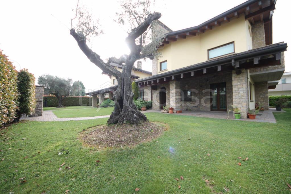 Villa Bifamiliare in vendita a Treviolo via San Zenone