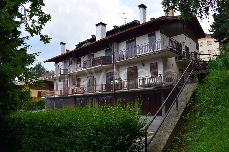 Appartamento in vendita a Costa Serina via Papa Giovanni XXIII