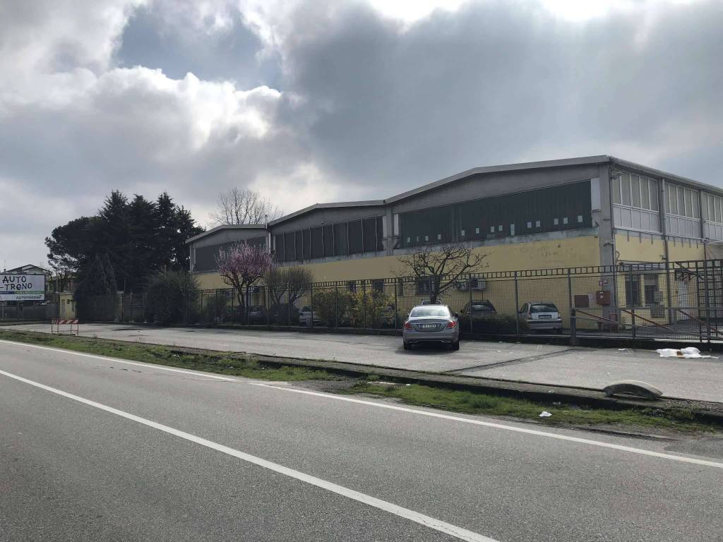 Capannone Industriale in vendita a Novara via cameri